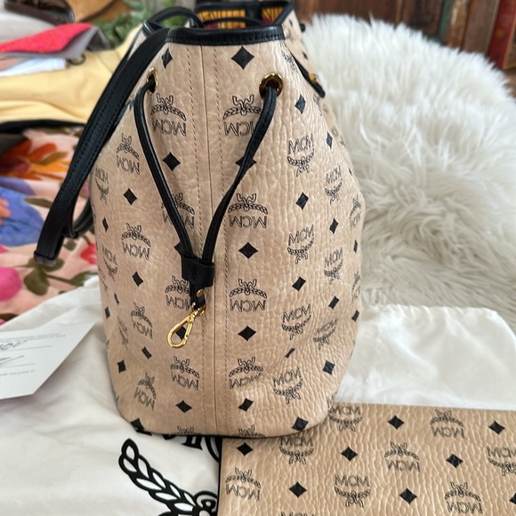 MCM full inclusion large tote with pouch - Picture 7 of 12